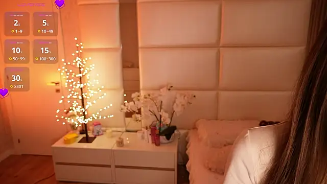 Lilly Colins online show from 27, 2, 2026