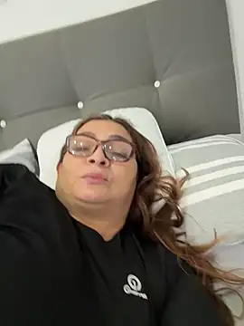 AntonellaAlondra4 online show from 17, 4, 2026