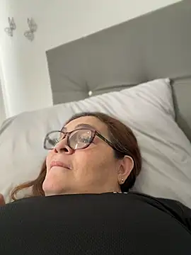 AntonellaAlondra4 online show from 21, 4, 2026