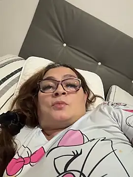 AntonellaAlondra4 online show from 25, 4, 2026