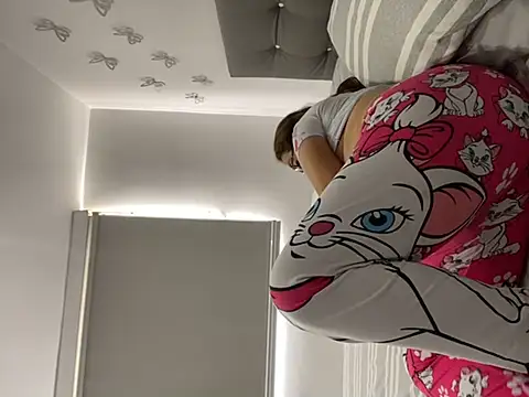 AntonellaAlondra4 online show from 6, 2, 2025