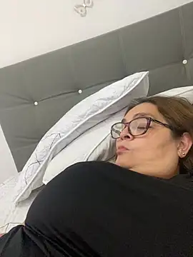 AntonellaAlondra4 online show from 3, 3, 2025