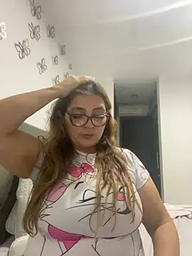AntonellaAlondra4 online show from 8, 3, 2025