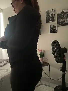 AntonellaAlondra4 online show from 5, 12, 2025