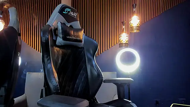 Snapshot of MelodyCollins chatting on 4, 3, 2025 MelodyCollins online show from 4, 3, 2025