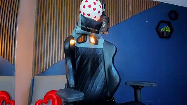 Snapshot of MelodyCollins chatting on 15, 2, 2025 MelodyCollins online show from 15, 2, 2025