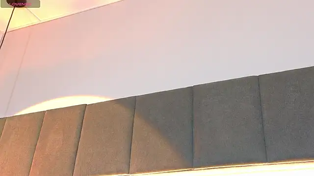 nicolle pierce online show from 26, 4, 2026