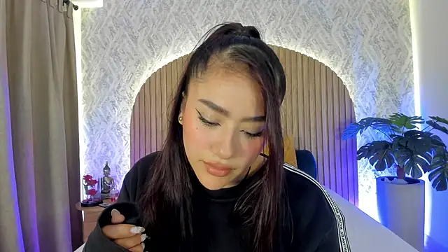 nicolle pierce online show from 10, 6, 2026