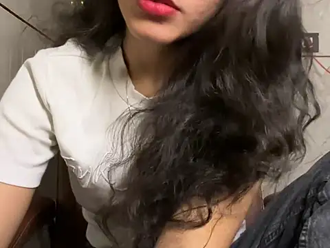 Snapshot of Divyaa69 chatting on 11, 4, 2026 Divyaa69 online show from 11, 4, 2026
