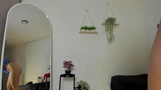 sara sweet9 online show from 2, 12, 2025