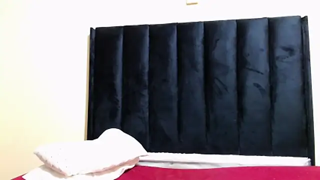 kittykhloe22 online show from 5, 4, 2026