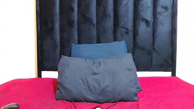 kittykhloe22 online show from 13, 4, 2026