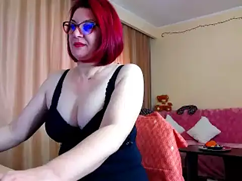 Snapshot of EdithCharm chatting on 4, 1, 2025 EdithCharm online show from 4, 1, 2025