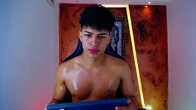 jamescurli  online show from 28, 2, 2025