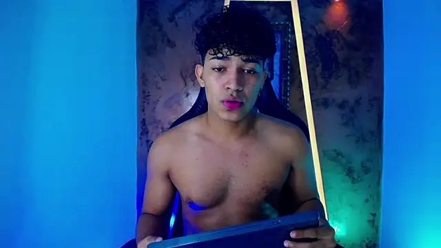 jamescurli  online show from 1, 3, 2025