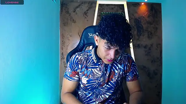 jamescurli  online show from 17, 3, 2025
