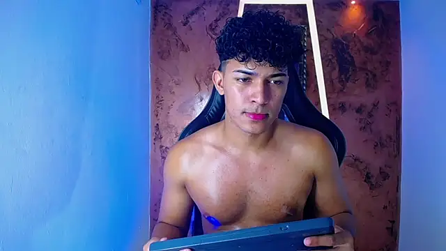 jamescurli  online show from 24, 2, 2025