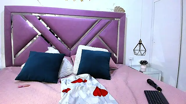 Pammela Colins online show from 28, 12, 2024