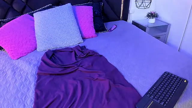 Pammela Colins online show from 6, 12, 2024