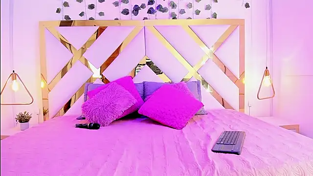 Pammela Colins online show from 3, 1, 2025