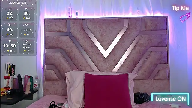 Scarlett Jhones- online show from 6, 12, 2024