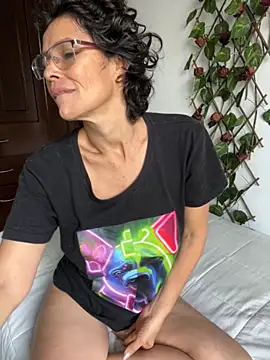 MireyaTorresGu online show from 26, 11, 2025