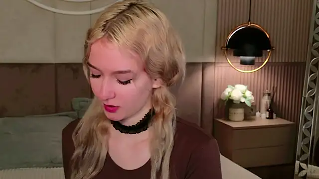 NaomiLoys online show from 25, 2, 2025