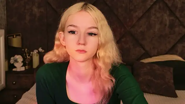 NaomiLoys online show from 10, 11, 2025