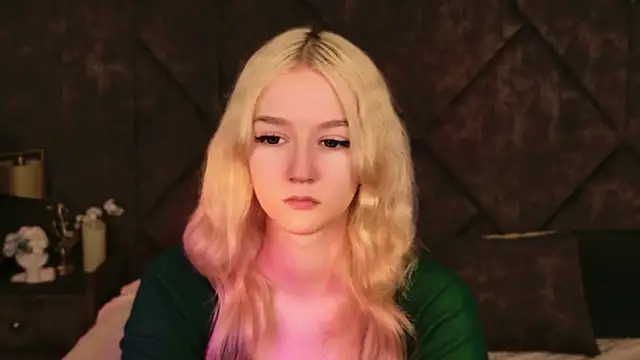 NaomiLoys online show from 9, 11, 2025