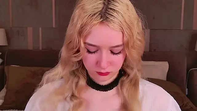 NaomiLoys online show from 9, 3, 2025