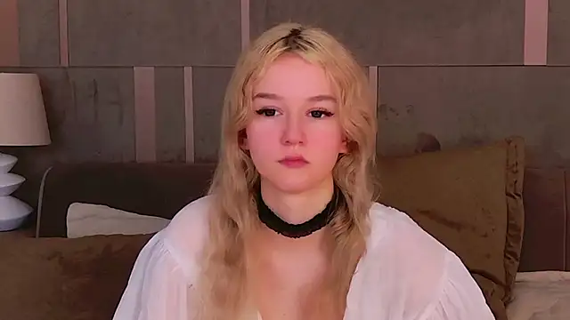 NaomiLoys online show from 8, 3, 2025