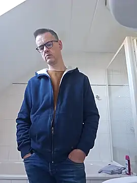 Hectorthyssen1 online show from 2, 2, 2025