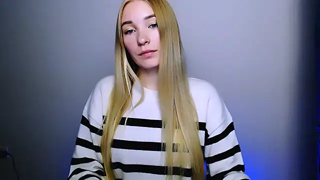 Snapshot of Queen_ofLove chatting on 30, 10, 2025 Queen ofLove online show from 30, 10, 2025