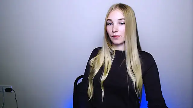 Snapshot of Queen_ofLove chatting on 6, 11, 2025 Queen ofLove online show from 6, 11, 2025