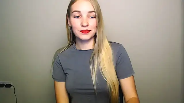 Snapshot of Queen_ofLove chatting on 23, 10, 2025 Queen ofLove online show from 23, 10, 2025