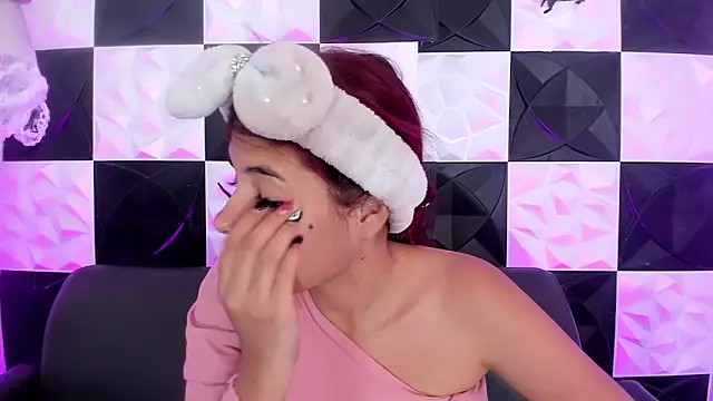 Snapshot of AfroditaMoore chatting on 30, 10, 2025 AfroditaMoore online show from 30, 10, 2025