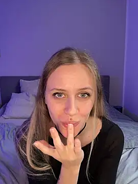 lunawolf21 online show from 4, 12, 2024
