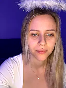 lunawolf21 online show from 4, 12, 2025