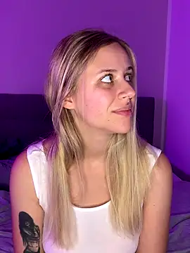 lunawolf21 online show from 12, 10, 2025