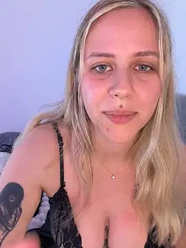 lunawolf21 online show from 4, 6, 2026