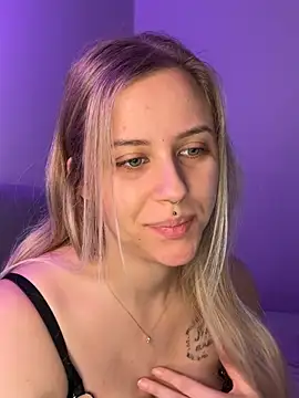 lunawolf21 online show from 4, 2, 2026