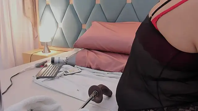 isabella walton online show from 20, 2, 2026