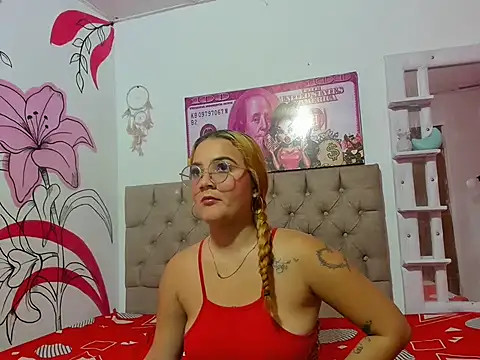 Snapshot of Lunaynick chatting on 16, 11, 2025 Lunaynick online show from 16, 11, 2025