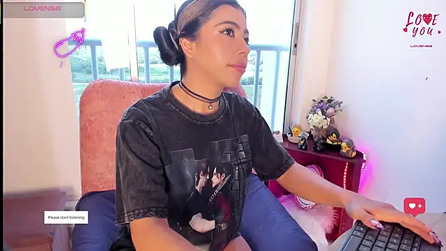 AndreaVelasco online show from 19, 4, 2026