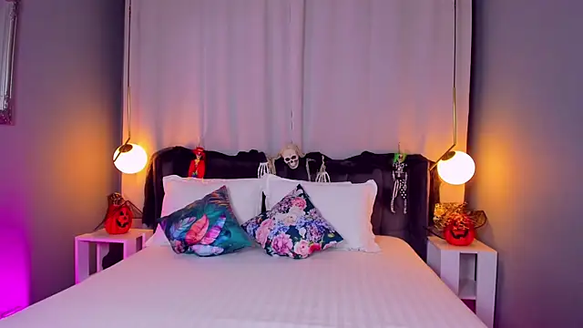 CarlaWhite online show from 31, 10, 2025