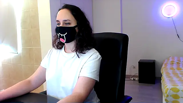 GummyPeachh online show from 5, 12, 2024