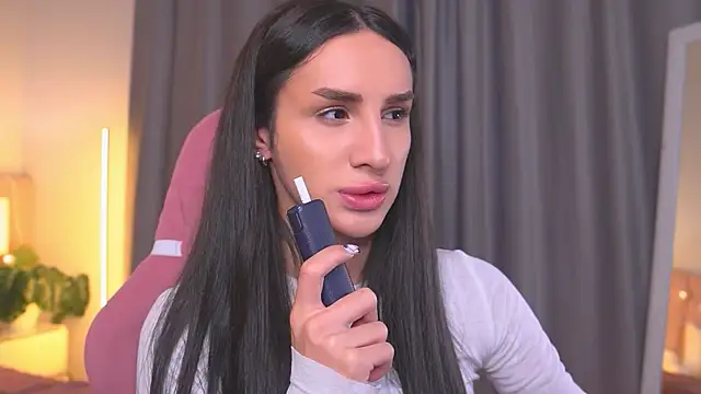 Snapshot of Kim_Oberlin_ chatting on 11, 11, 2025 Kim Oberlin online show from 11, 11, 2025