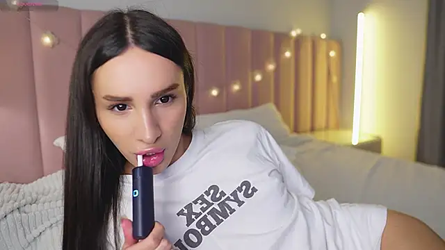 Snapshot of Kim_Oberlin_ chatting on 30, 11, 2025 Kim Oberlin online show from 30, 11, 2025