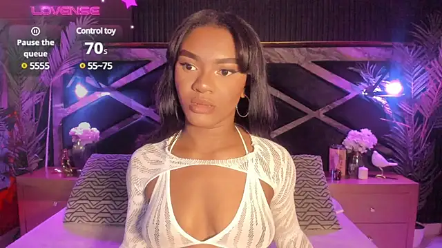 Snapshot of SophiaSmiiths_ chatting on 2, 3, 2025 SophiaSmiiths online show from 2, 3, 2025