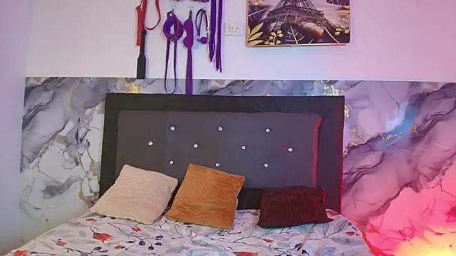 couple lovelyds online show from 16, 4, 2026